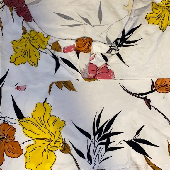 NWT Guess Etched Hibiscus Celina Top L - Picture 3 of 10